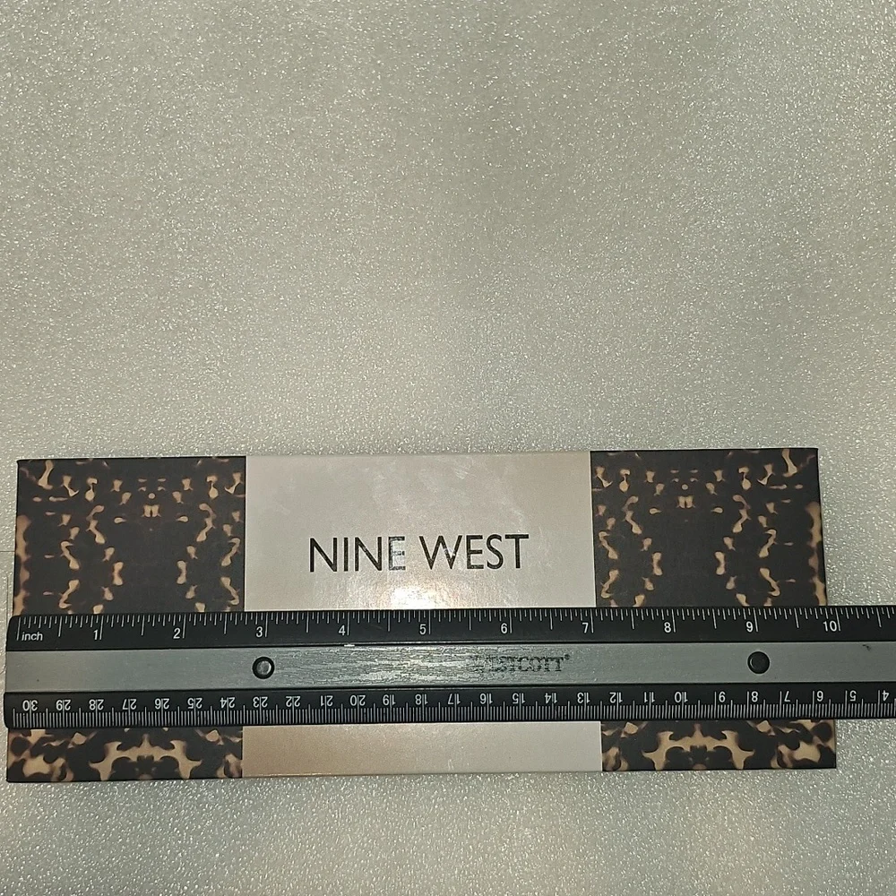 Nine West Sculpt & Shade Eye Collection - Multi-Color 24PC Eyeshadow Palette